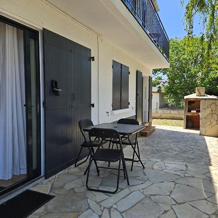 Studio Equipe Et Meuble St Cyprien Saint-Cyprien  Ngoại thất bức ảnh